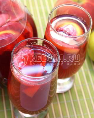 Вишневый компот с лимоном