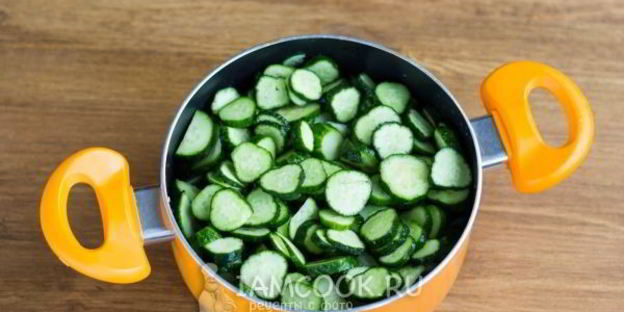 лечо из огурцов на зиму с томатной пастой