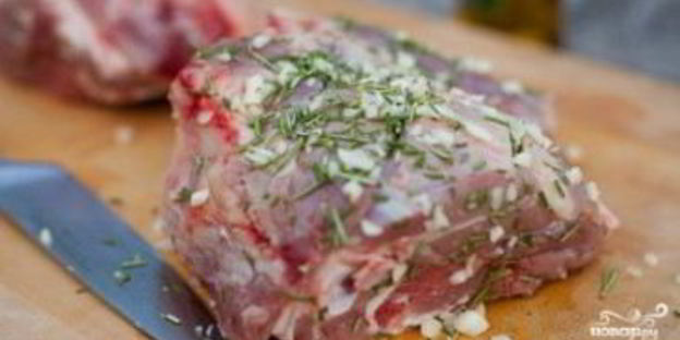 плечо ягненка на гриле