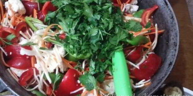 баклажаны маринованные с цветной капустой и гогошарами