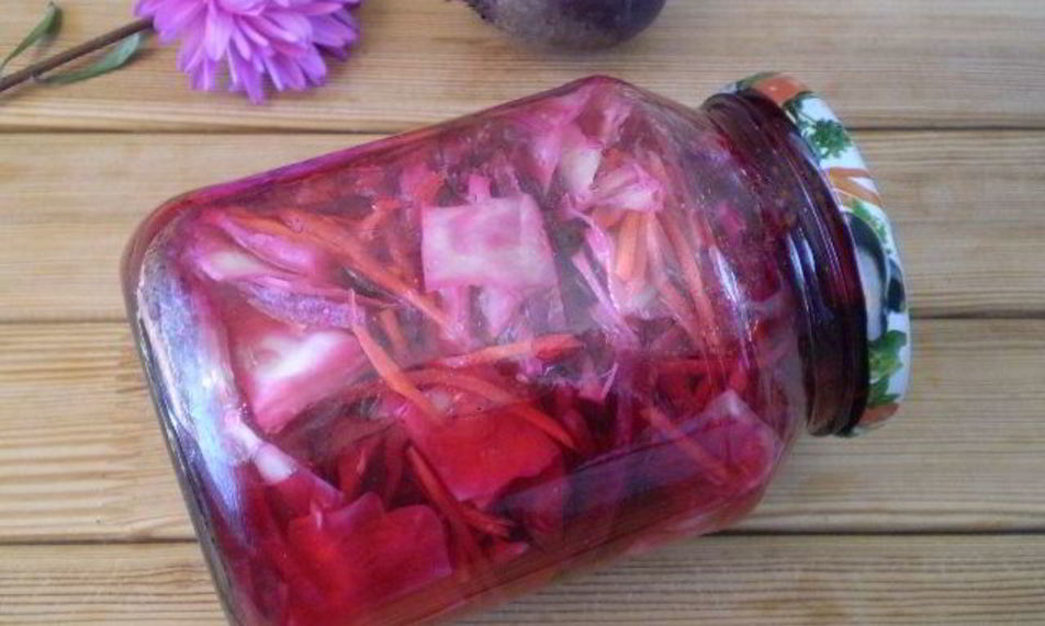 Рецепт быстрой маринованной капусты со свеклой