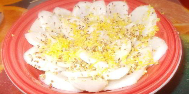 дайкон маринованный в лимонной цедре