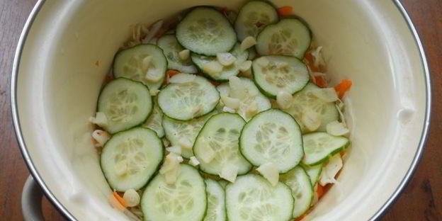 капуста маринованная с огурцами