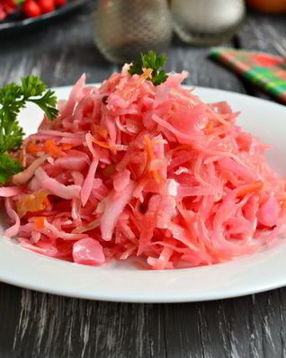 Капуста маринованная со свеклой