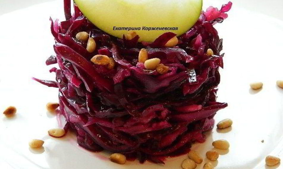 Рецепт маринованной капусты с яблоками и кедровыми орехами