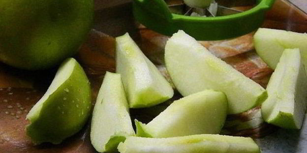 маринованная капуста с яблоками и кедровыми орехами