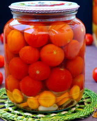 Маринованные черри с луком и морковью