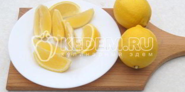 маринованные лимоны с листьями смородины