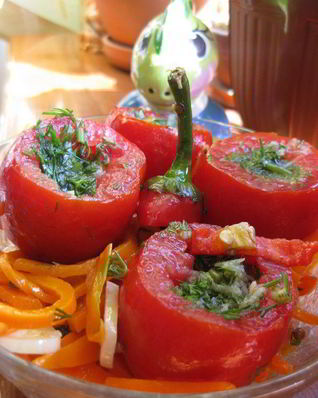 Маринованные помидорчики с морковью Дракоша
