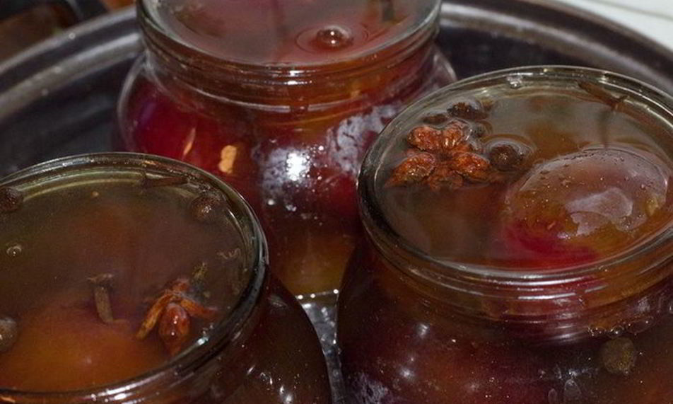 Рецепт маринованных слив с бадьяном