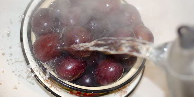 маринованные сливы с бадьяном