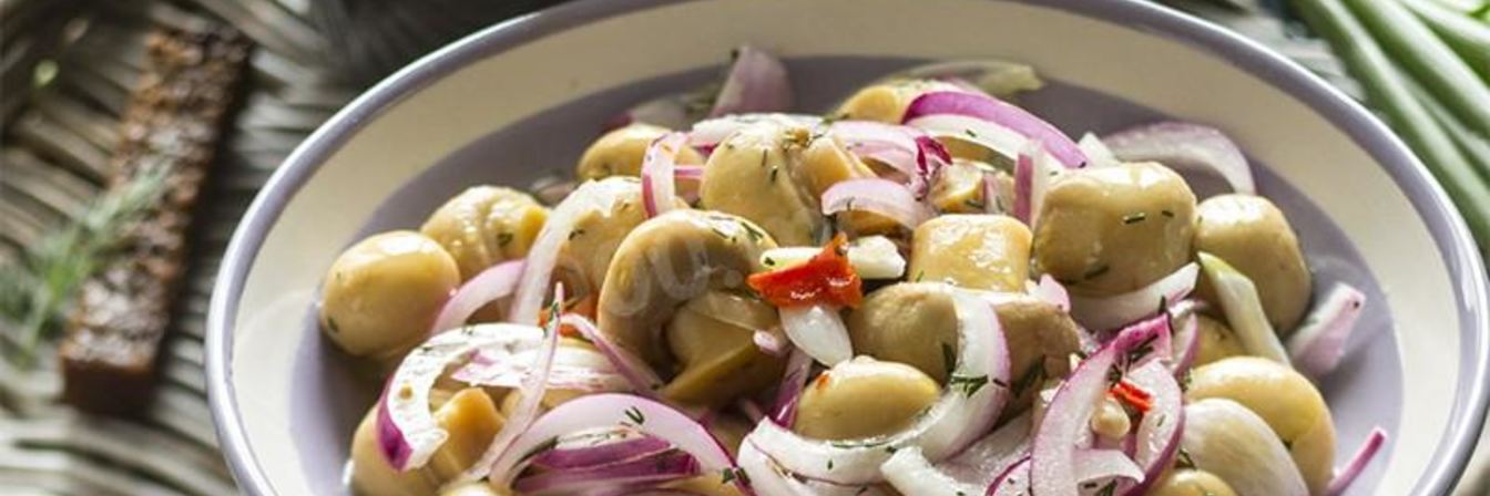 Шампиньоны с луком маринованные
