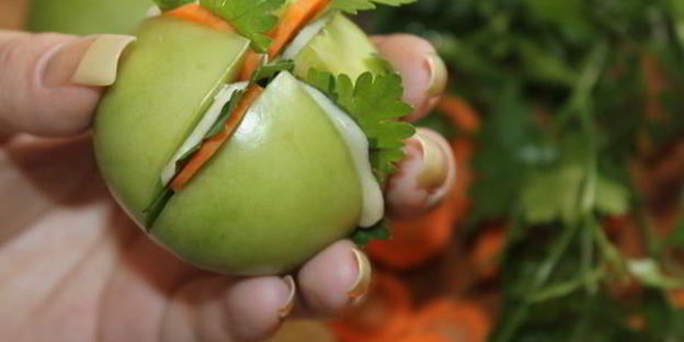 зеленые острые маринованные помидоры