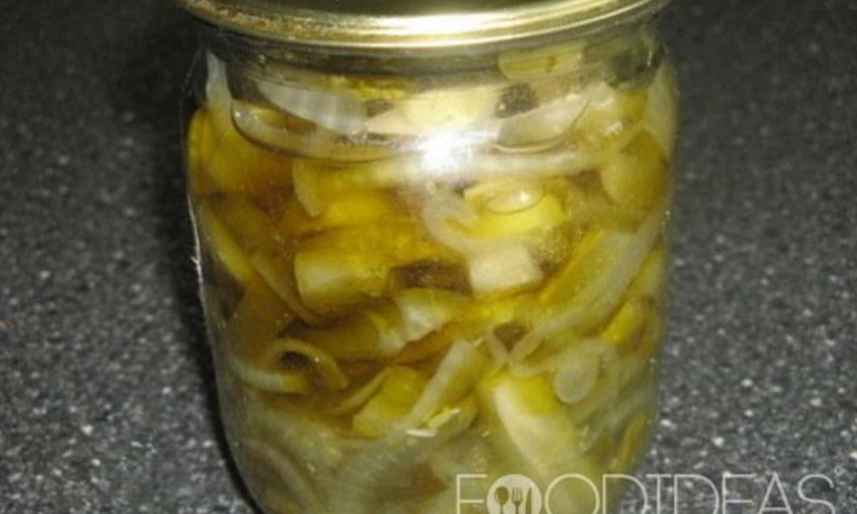 Рецепт огурцов с луком на зиму