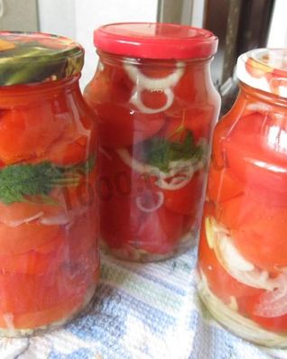 Помидоры в желатине с луком на зиму