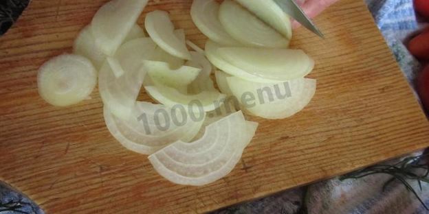 помидоры в желатине с луком на зиму