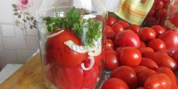 помидоры в желатине с луком на зиму
