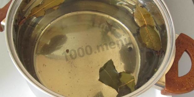 помидоры в желатине с луком на зиму