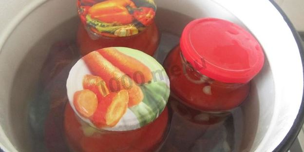 помидоры в желатине с луком на зиму