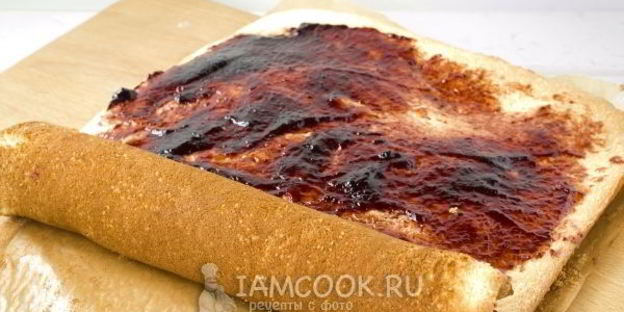 бисквитный рулет с повидлом