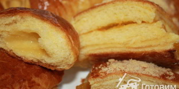 дрожжевые рулетики с яблочным повидлом