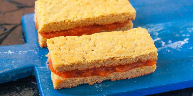 песочная полоска с повидлом