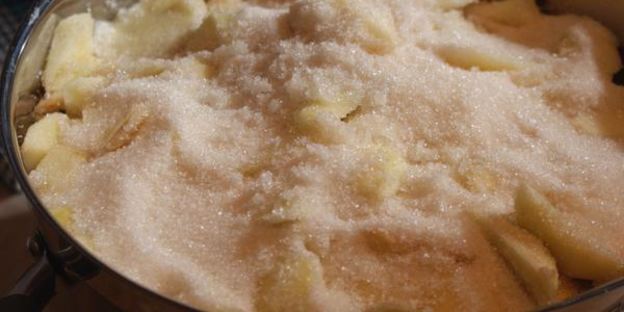 яблочное повидло с красной смородиной