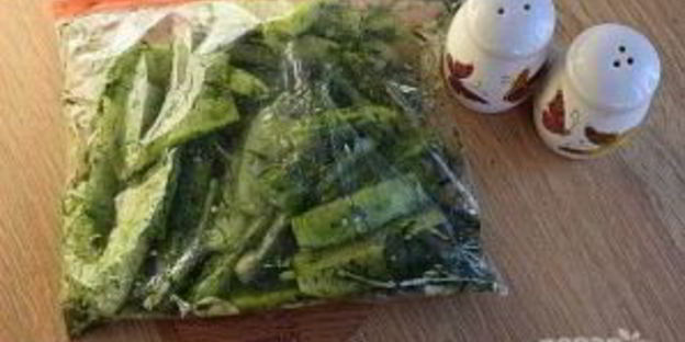 быстрые огурцы малосольные в пакете