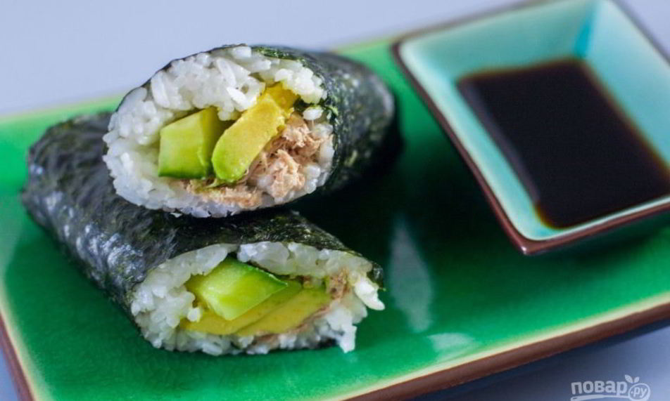 Рецепт консервированного тунца с рисом и авокадо