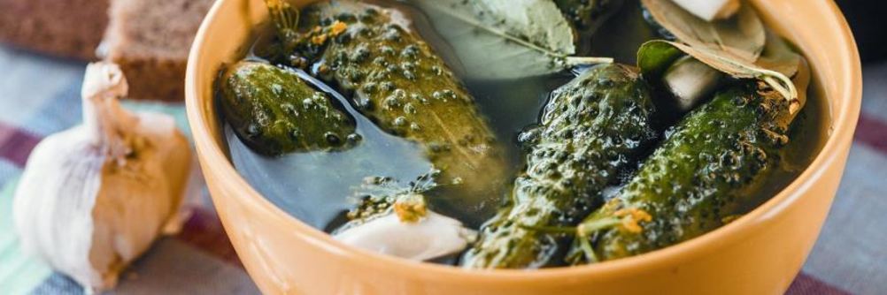 Малосольные огурчики с хреном