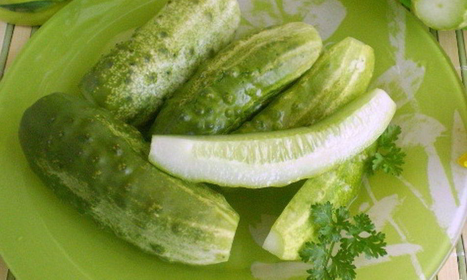 Рецепт малосольных огурчиков в кастрюле