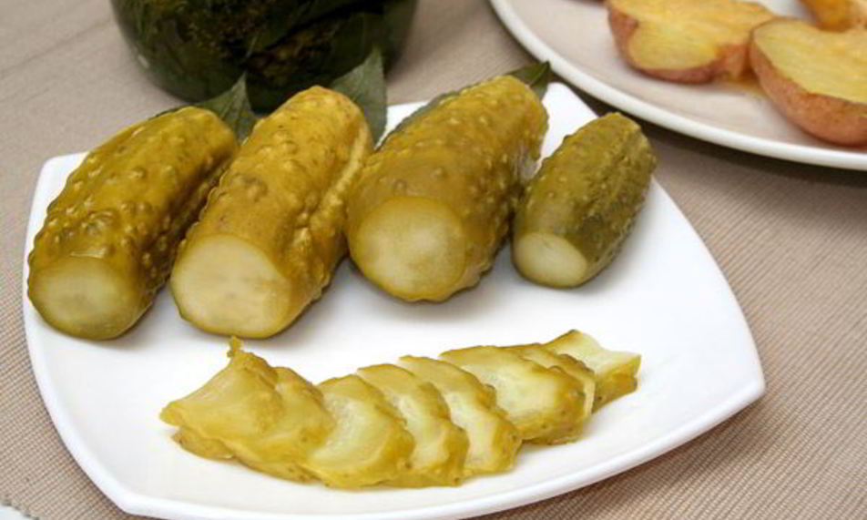 Рецепт малосольных огурцов горячего засола