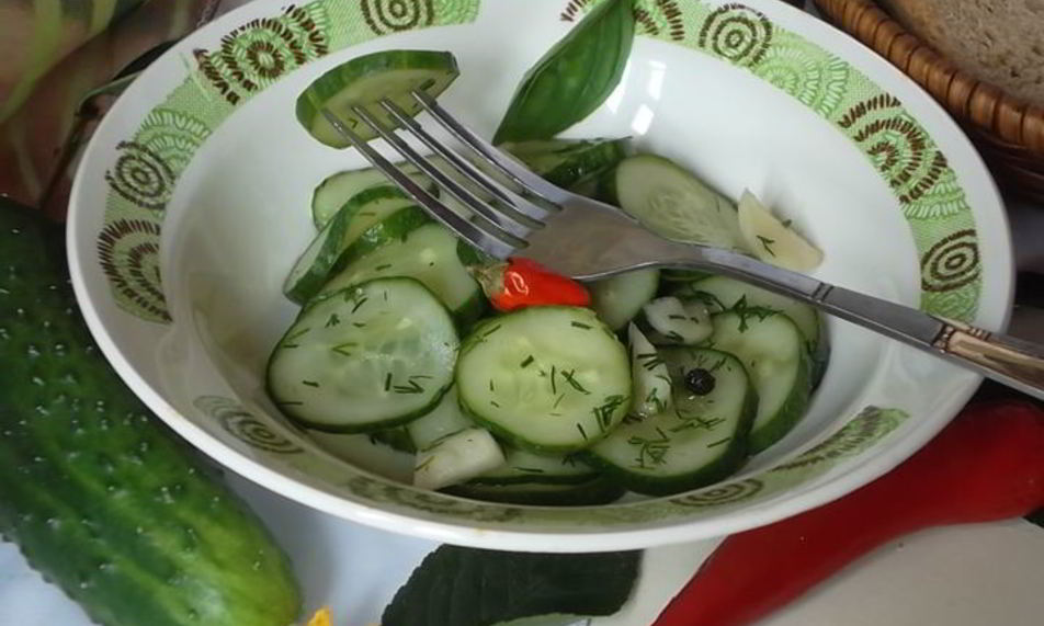Рецепт малосольных огурцов к обеду