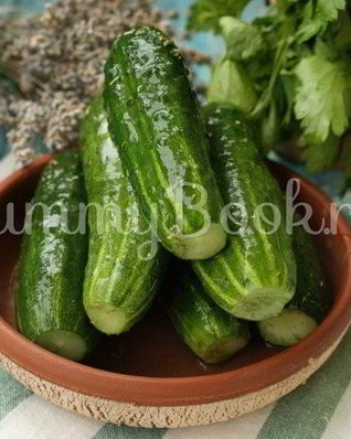 Малосольные огурцы на минеральной воде