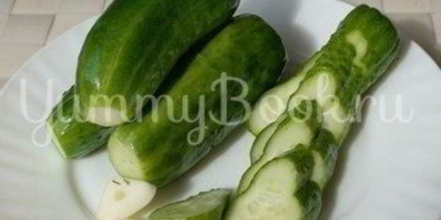 малосольные огурцы на минеральной воде