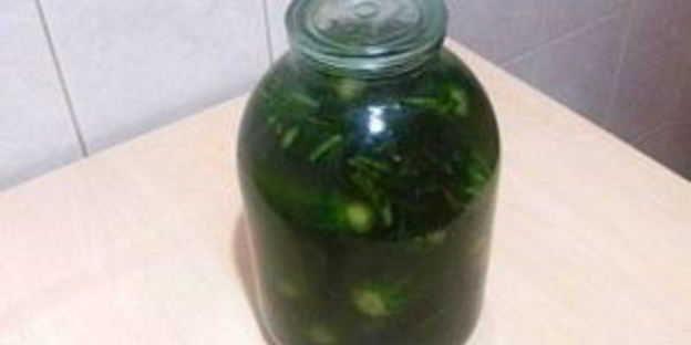 малосольные огурцы в минералке