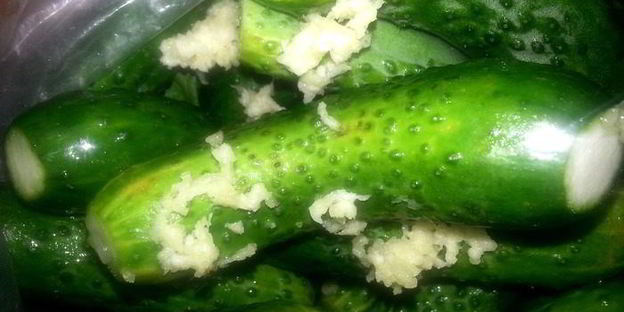 малосольные огурцы всухую