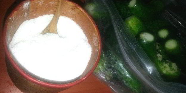 малосольные огурцы всухую