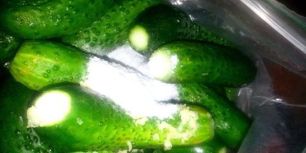 малосольные огурцы всухую