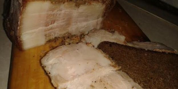 сало в луковой шелухе