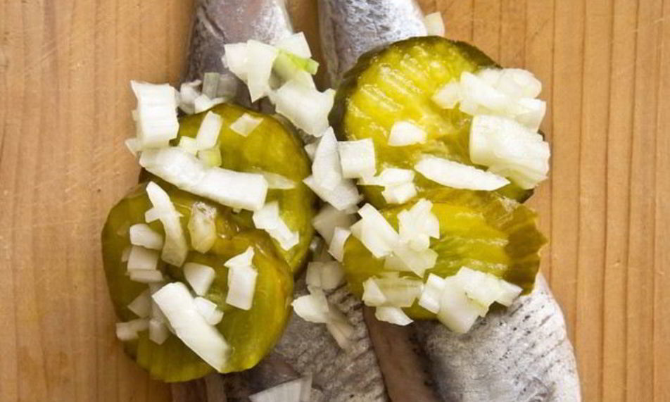 Рецепт соленой селедки целиком