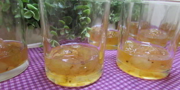 йогурт с вареньем