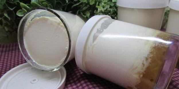 йогурт с вареньем