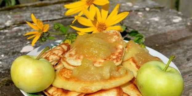 оладушки с яблочным вареньем