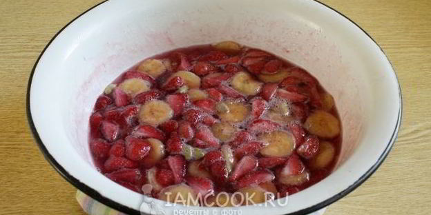варенье из клубники и бананов