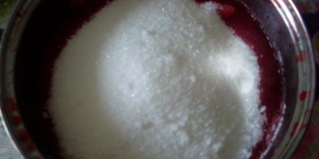 варенье из войлочной вишни с сюрпризом