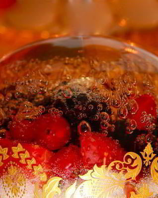 Ягоды в желе из шампанского