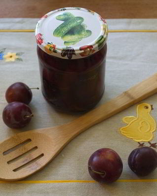 Закатка слив на зиму