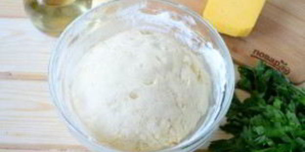 беляши с помидорами и сыром