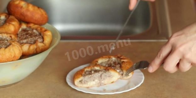 хрустящие беляши с мясом на дрожжевом тесте